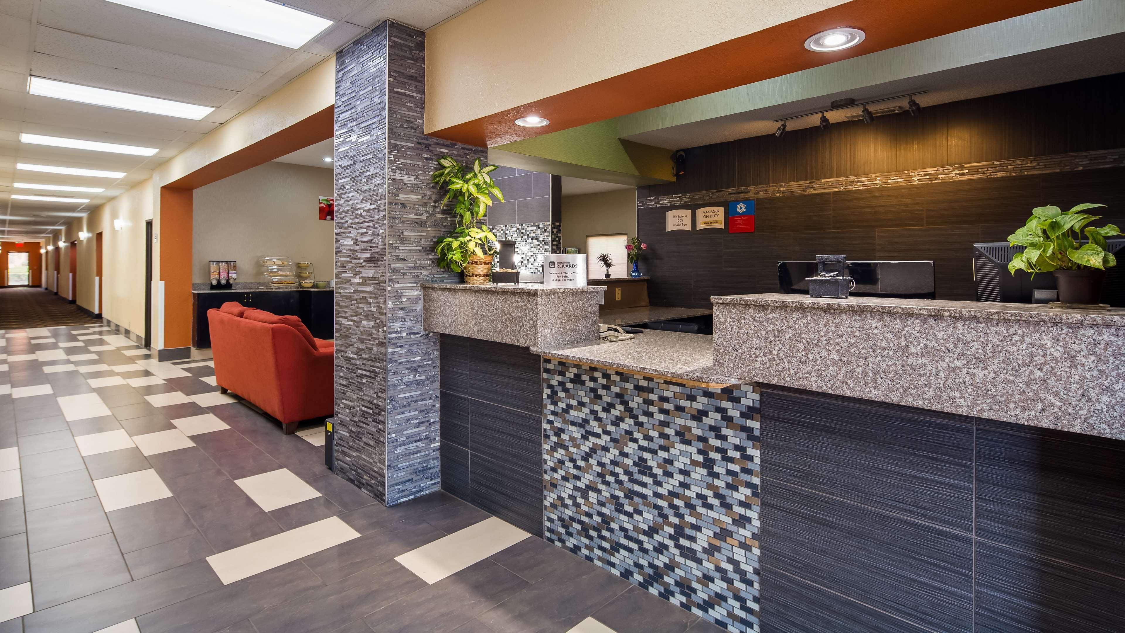 Hotel Surestay By Western Blue Springs
