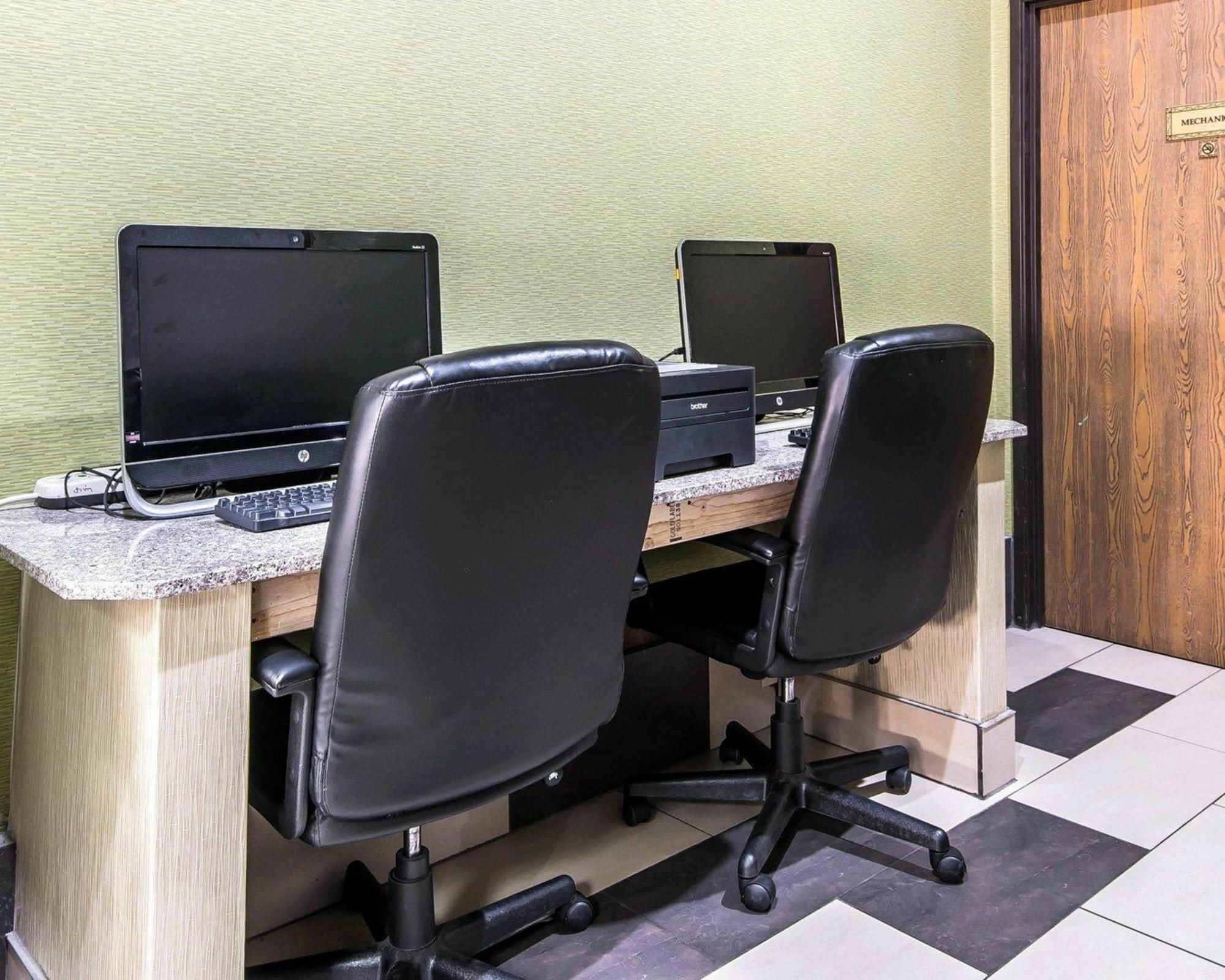 Hotel Surestay By Western Blue Springs